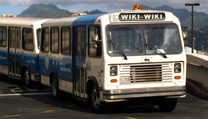 Xe bus wiki-wiki ở sân bay quốc tế Honolulu là nguồn gốc của từ Wiki.
